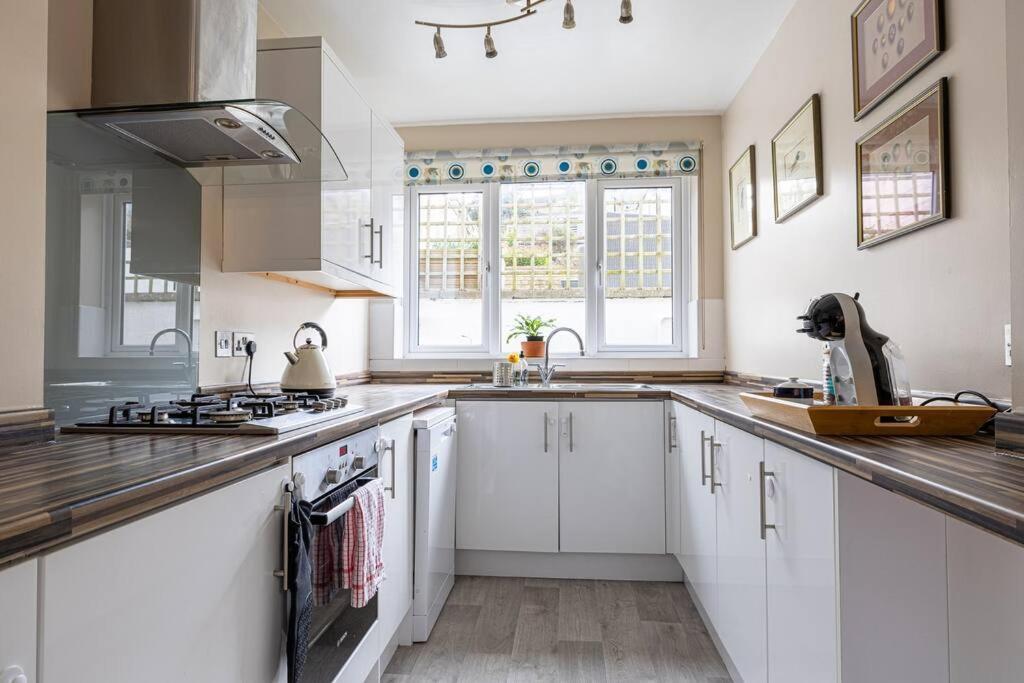 Pure B - Welcoming 3 Bed House Free Parking & Wifi Casa vacanze *